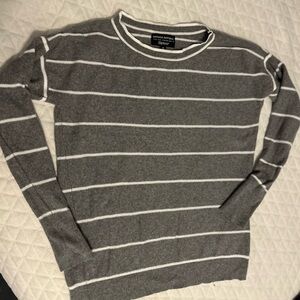 🛍️ Banana Republic Gray Striped  Womens Sweater
